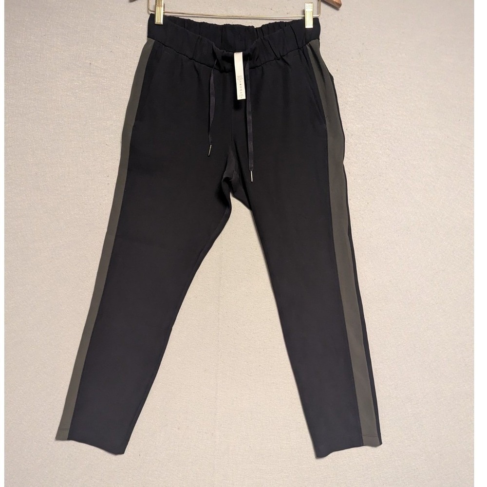 Women's‎  Lululemon On The Fly Woven Ankle Pants Black with Gray Stripe Sz 4